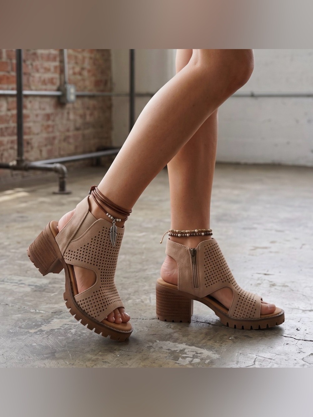 NIB Brand New In Box Very G Milsy Vegan Suede Boho Festival Heels Sandals - Picture 10 of 10